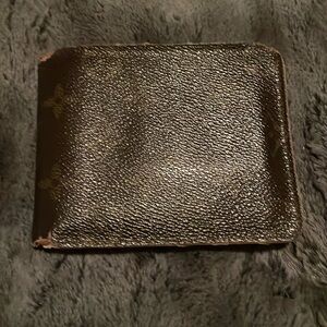 Louis Vuitton bi fold wallet
